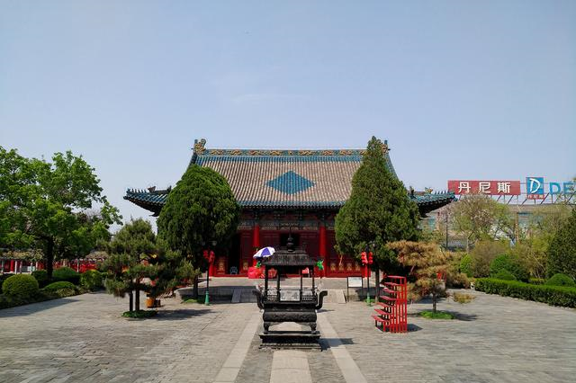 行走在七朝古都安阳,在街头发现千年历史痕迹,一起进去看看