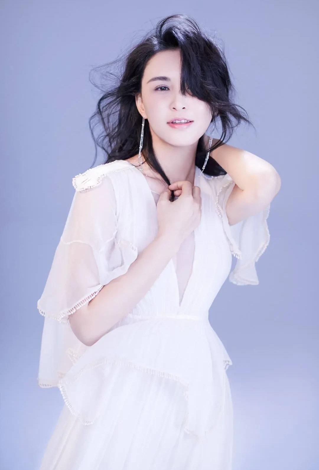 莫小奇高清魅力写真,优雅迷人!__财经头条