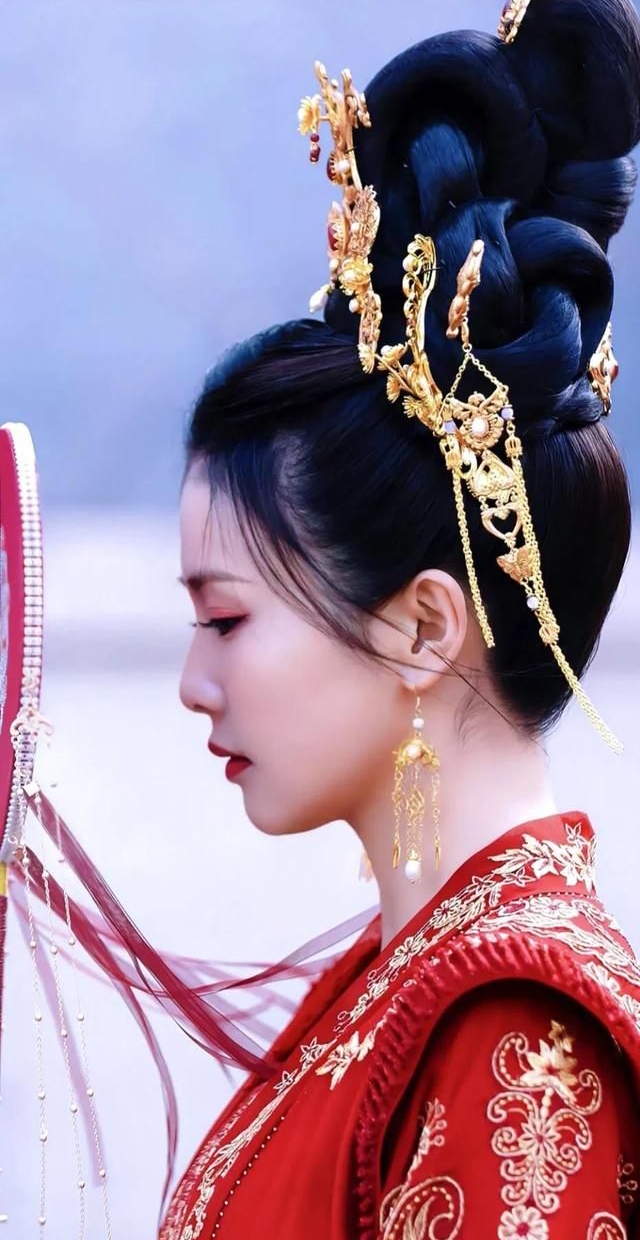 白鹿一生一世美人骨,美艳动人!__财经头条