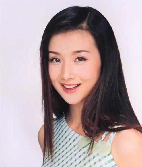 精致优雅的孙菲菲,楚楚动人,温婉秀丽的写真照!__财经头条