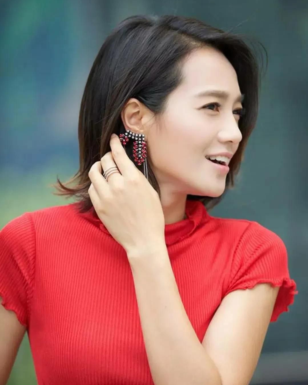 活泼开朗的朱丹,时尚俏丽,甜美可爱的写真照!__财经头条