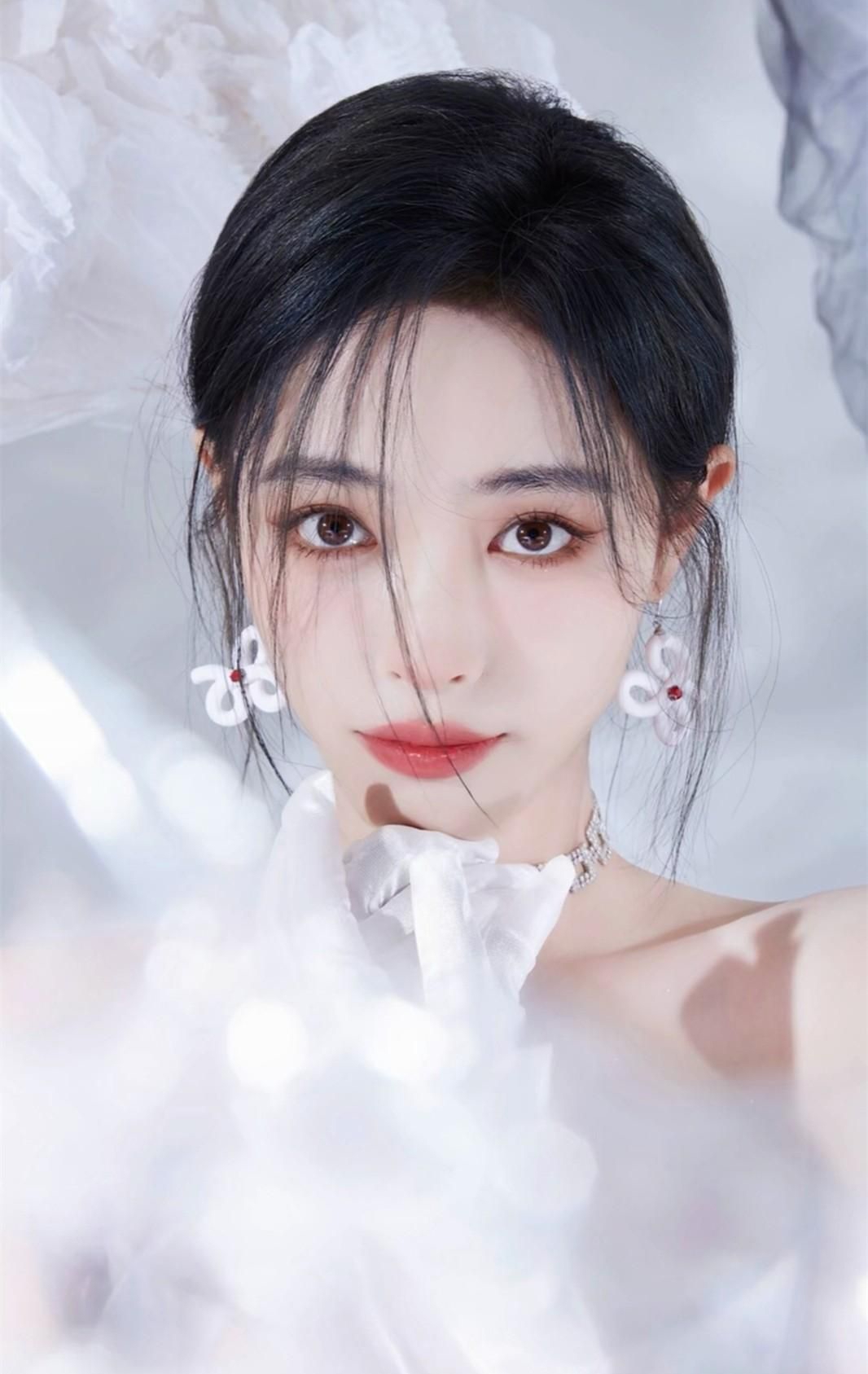 许佳琪高清俏丽美照,妩媚动人!