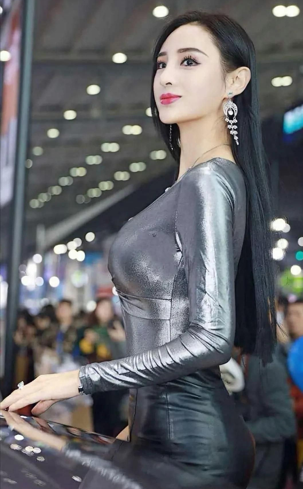 吴春怡高清美丽写真,楚楚动人!__财经头条