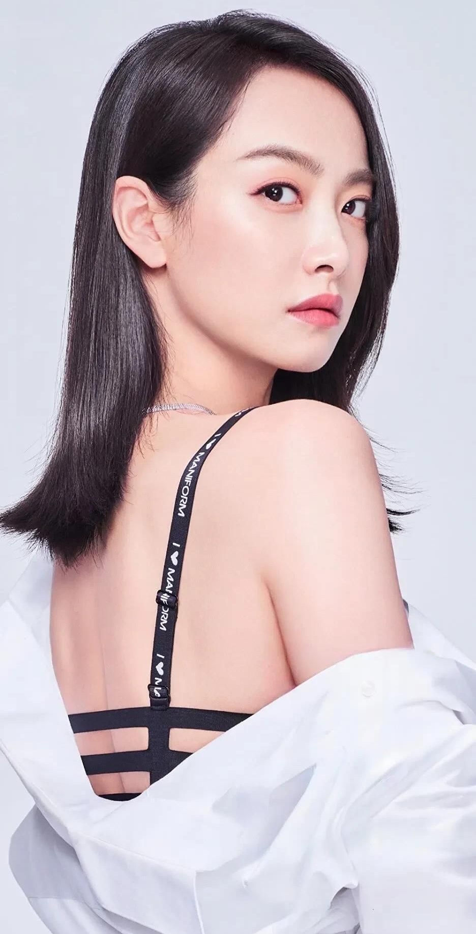 宋茜绚丽多彩俏丽写真优雅迷人