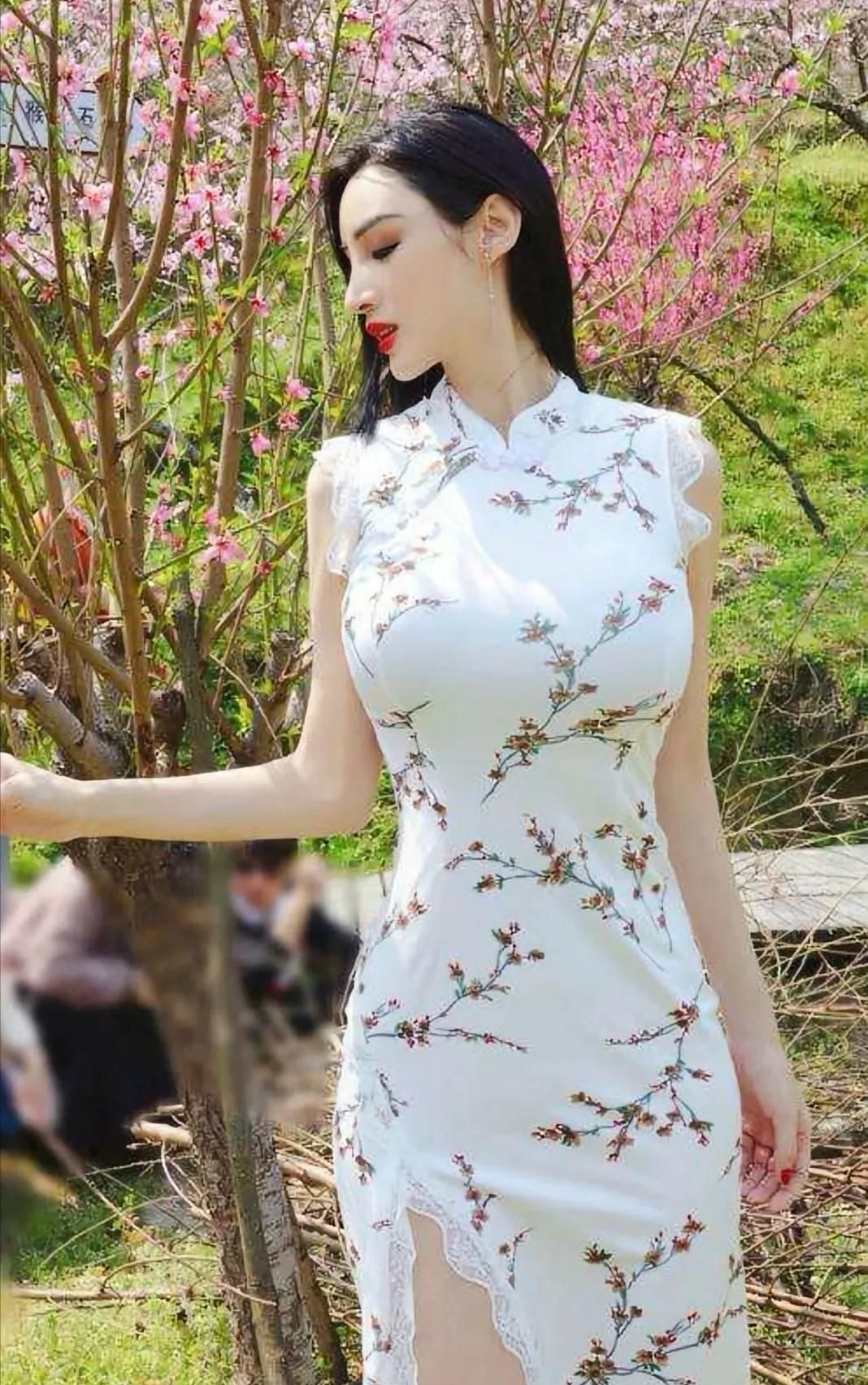 吴春怡高清魅力写真楚楚动人