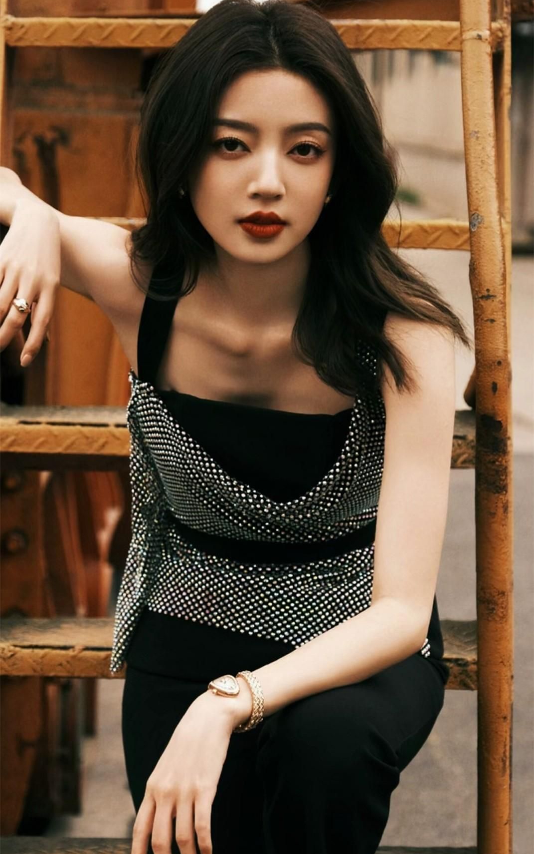 何瑞贤高清俏丽美照,美艳动人!__财经头条