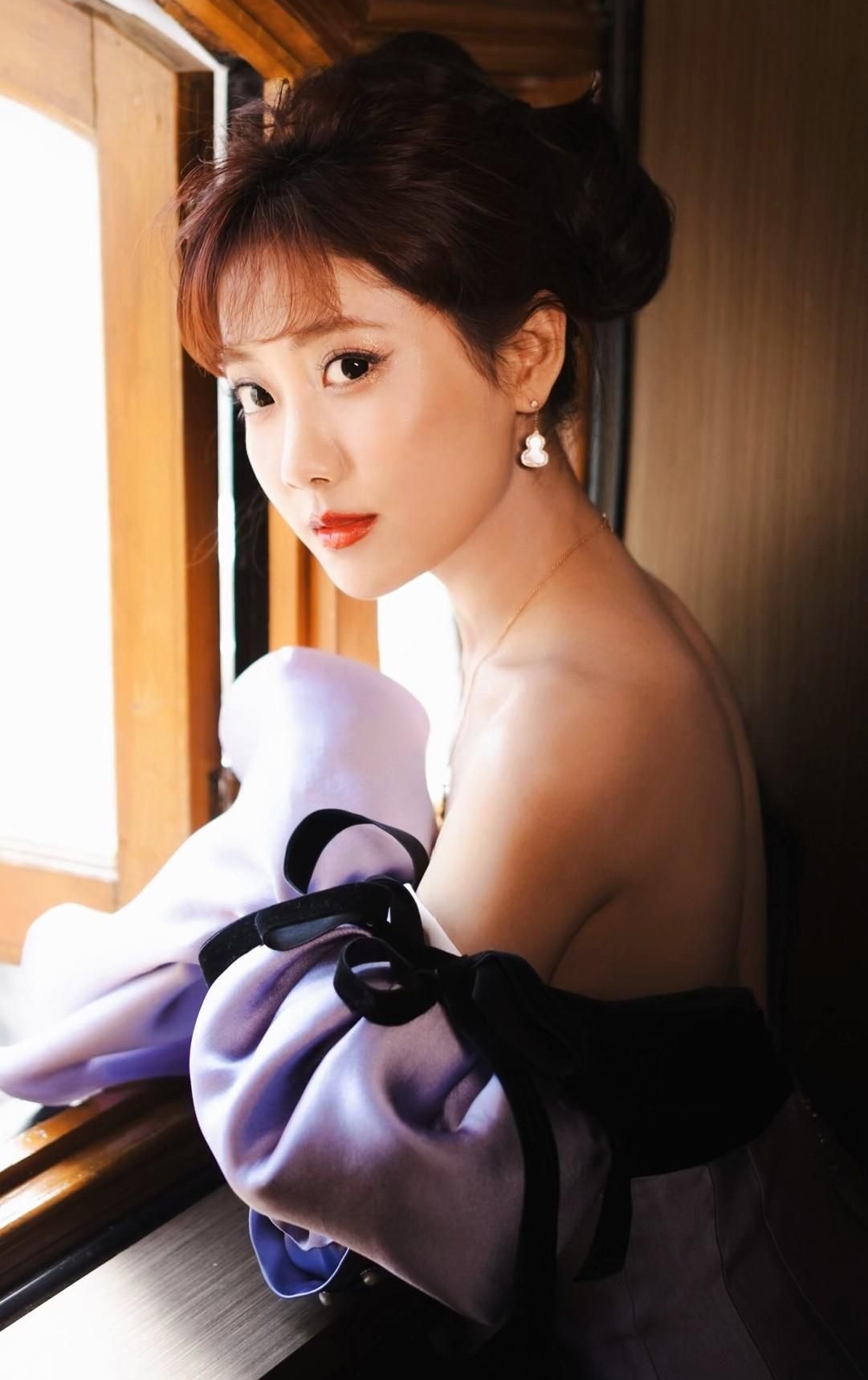 李艺彤高清淡雅写真,娇俏可人!__财经头条