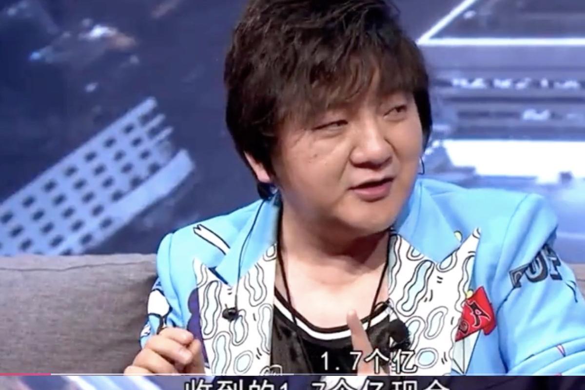 杨臣刚现身豪华酒局,双下巴明显肚腩突出,曾曝一首歌赚1.7个亿|杨臣刚|双下巴|肚腩_新浪新闻