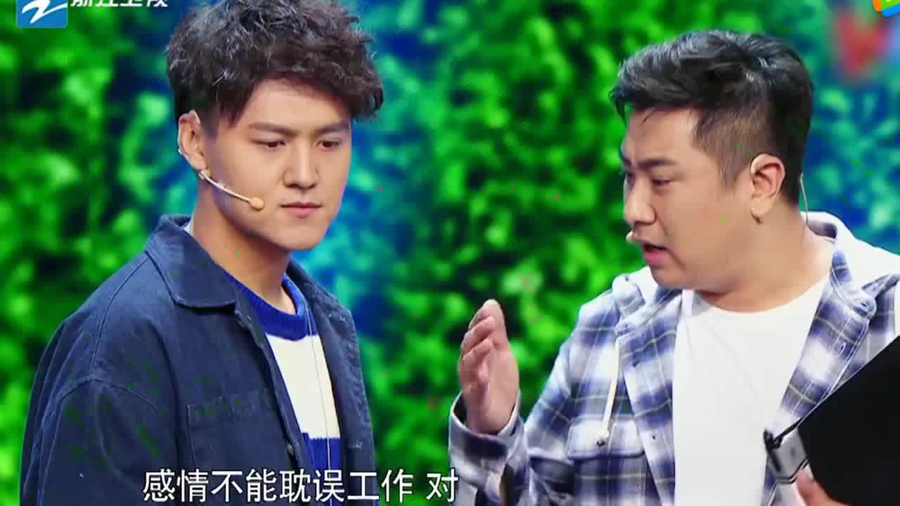 小品:许君聪用钱请卜钰帮他追秦岚,但卜钰也喜欢秦岚,真是好笑