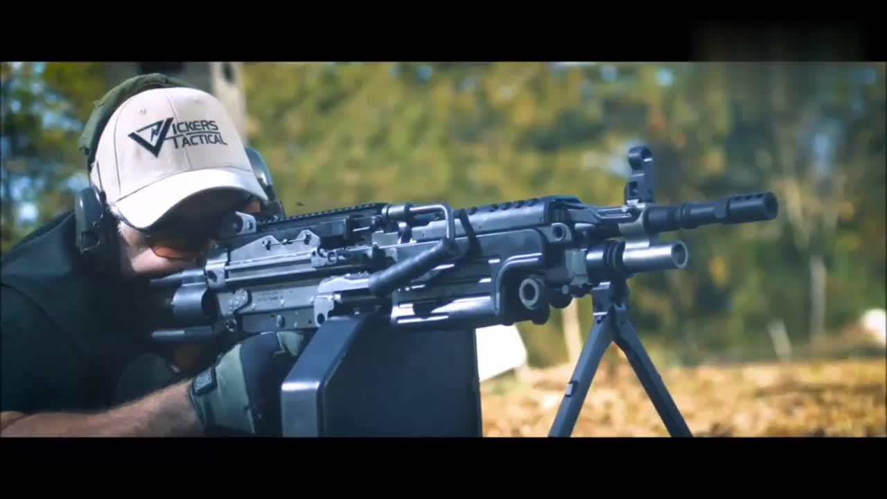 巷战与走廊终结者:200发载弹量的m249重型速射机枪