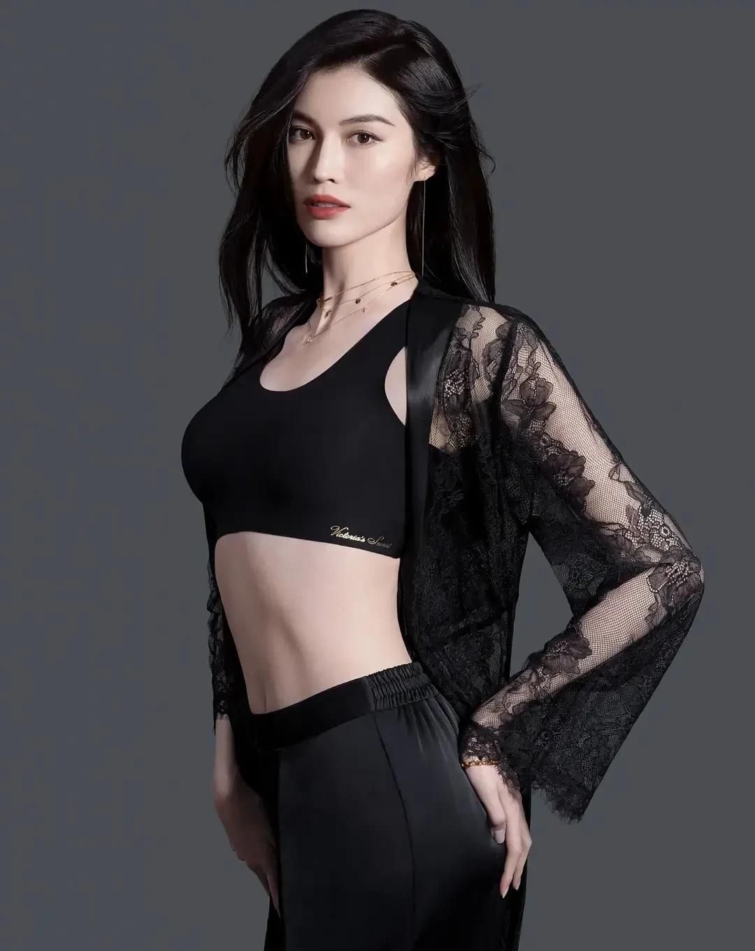 何穗高清美艳可人写真,清纯绝美!