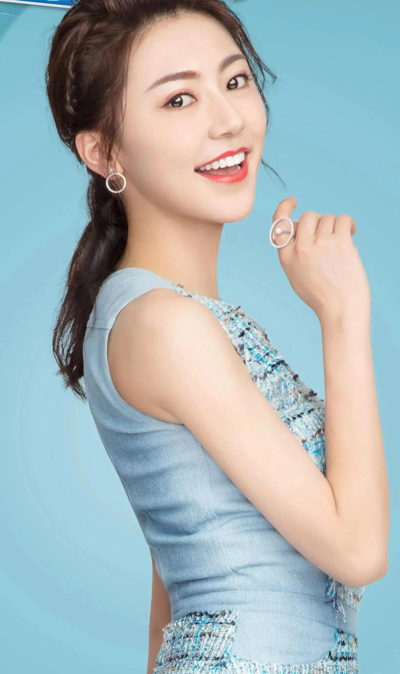 气质女神黄梦莹写真,优雅迷人!__财经头条