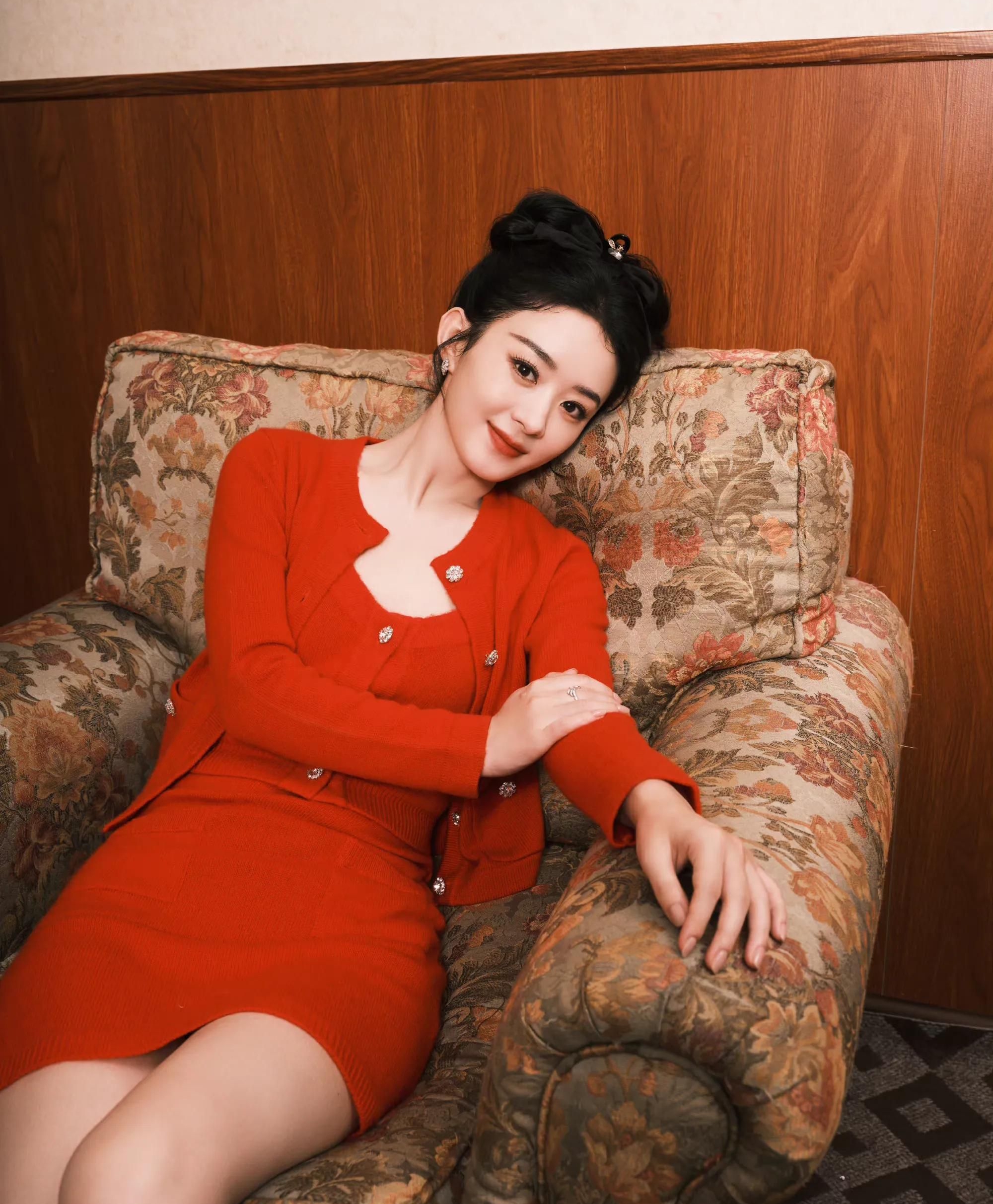赵丽颖扎双马尾蝴蝶结盘发好俏皮灵动,甜美可爱,惊艳迷人!