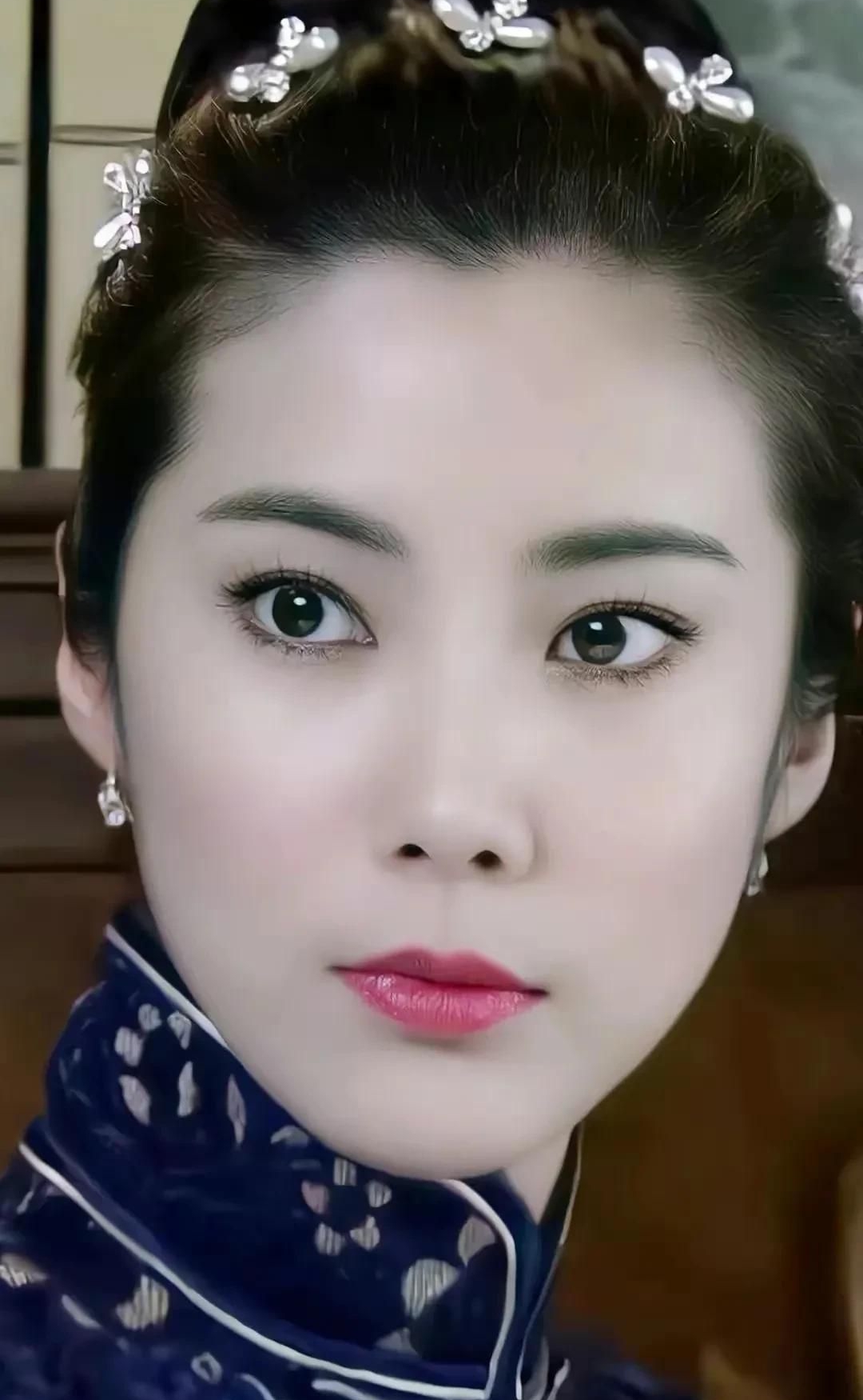 王珂高贵冷艳复古优雅惊艳迷人