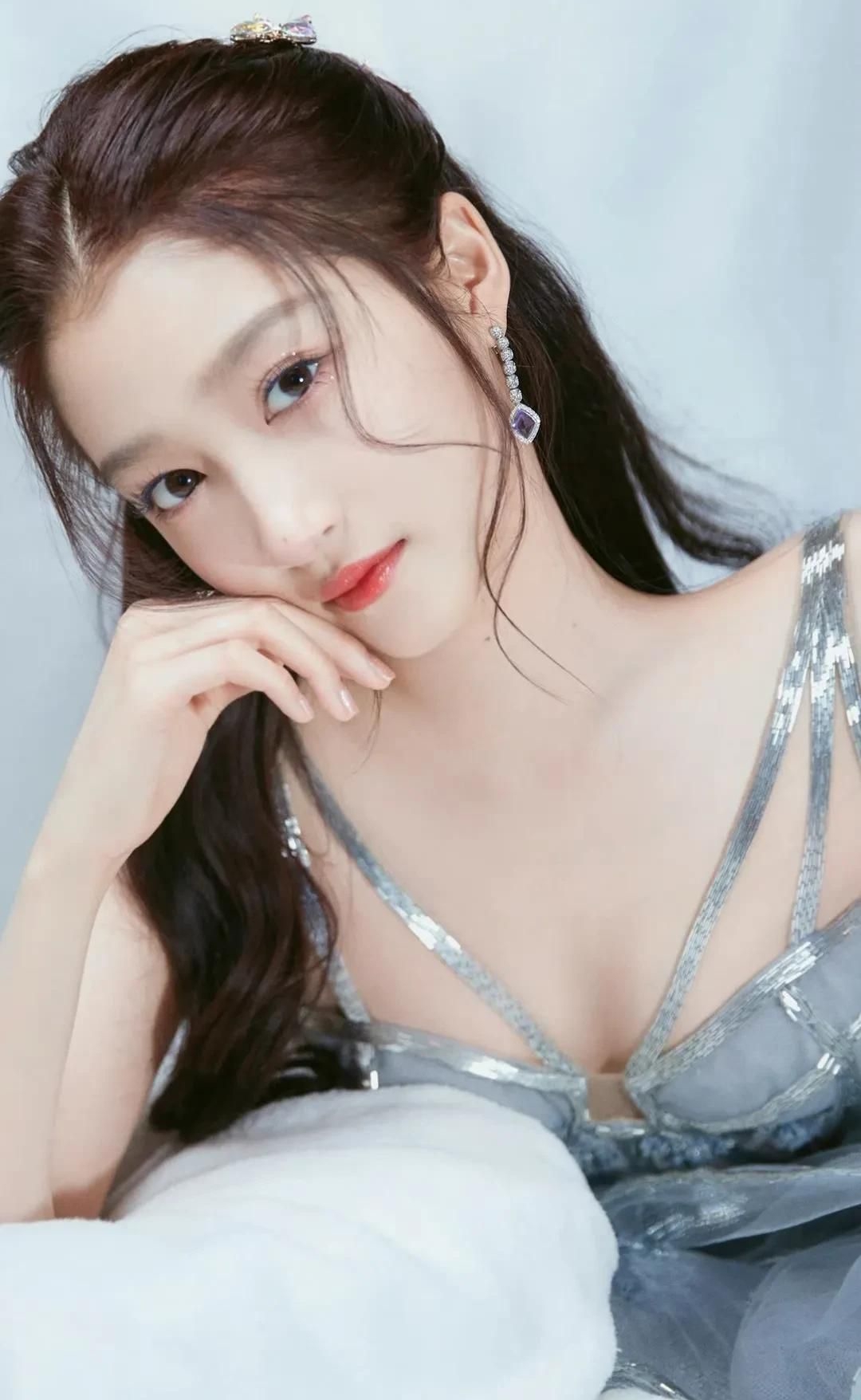 关晓彤高清惊艳写真,楚楚动人!__财经头条