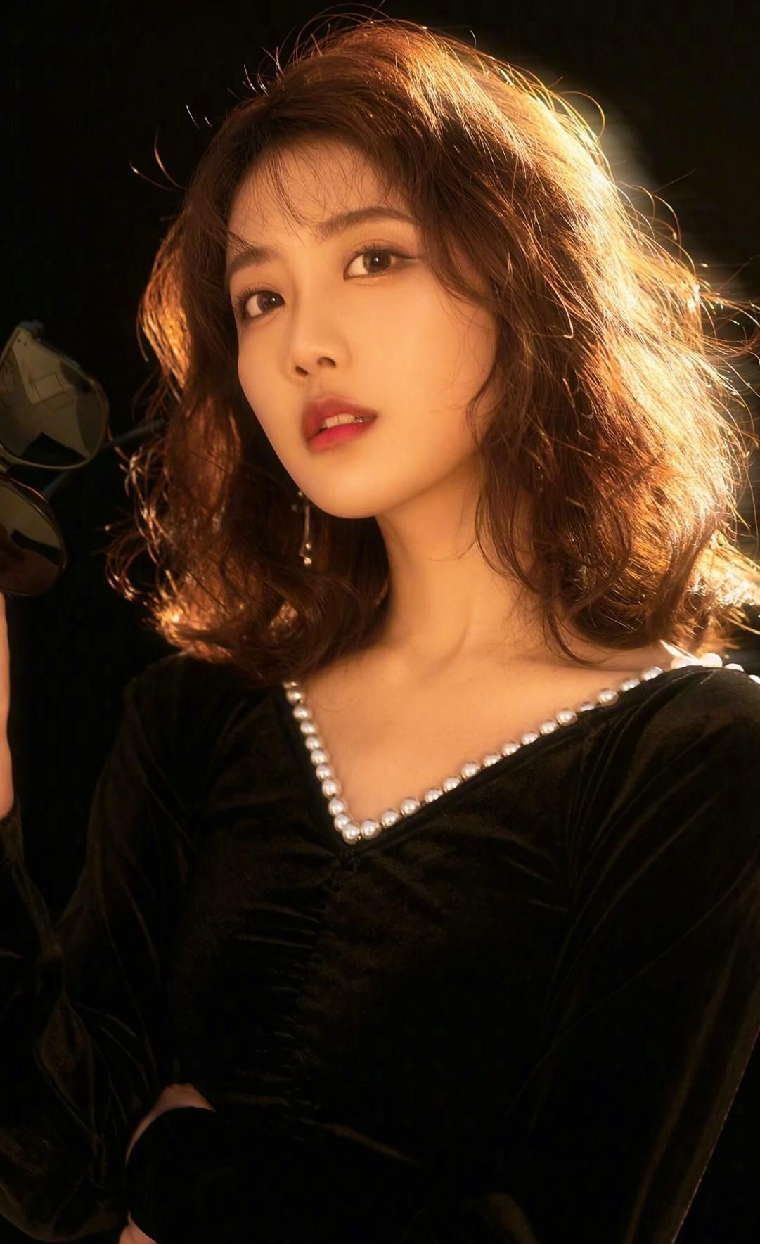 李艺彤高清淡雅写真,娇俏可人!__财经头条