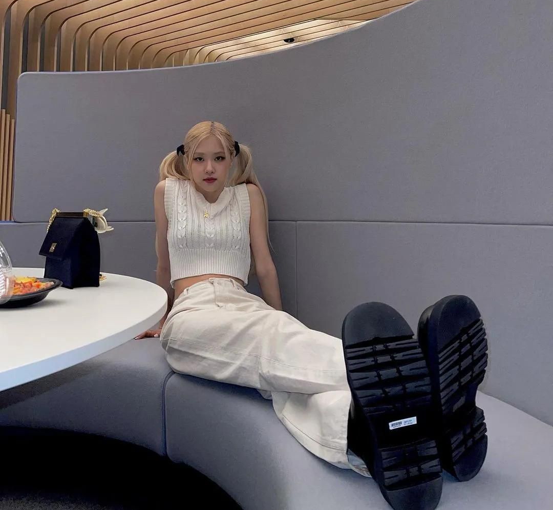 朴彩英辣妹双马尾穿搭,甜美又可爱的少女,明艳动人!_高清图集_新浪网