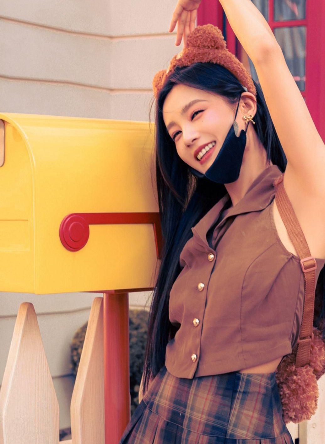 李一桐百褶裙可爱活泼写真清新淡雅俏丽动人