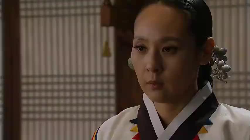 拥抱太阳的月亮王上故意吐掉药茶,一把握住女巫手,居然是月