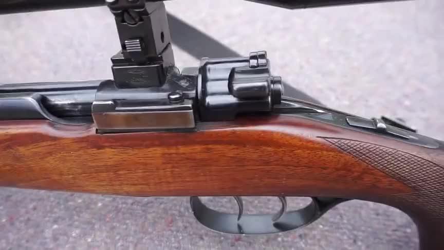 全新的栓动狙击步枪,弹仓压弹5发,靶场射击实测