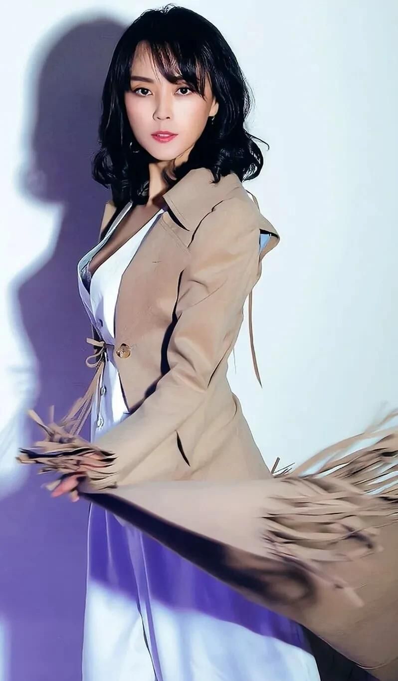 梁爱琪高清魅力写真优雅迷人