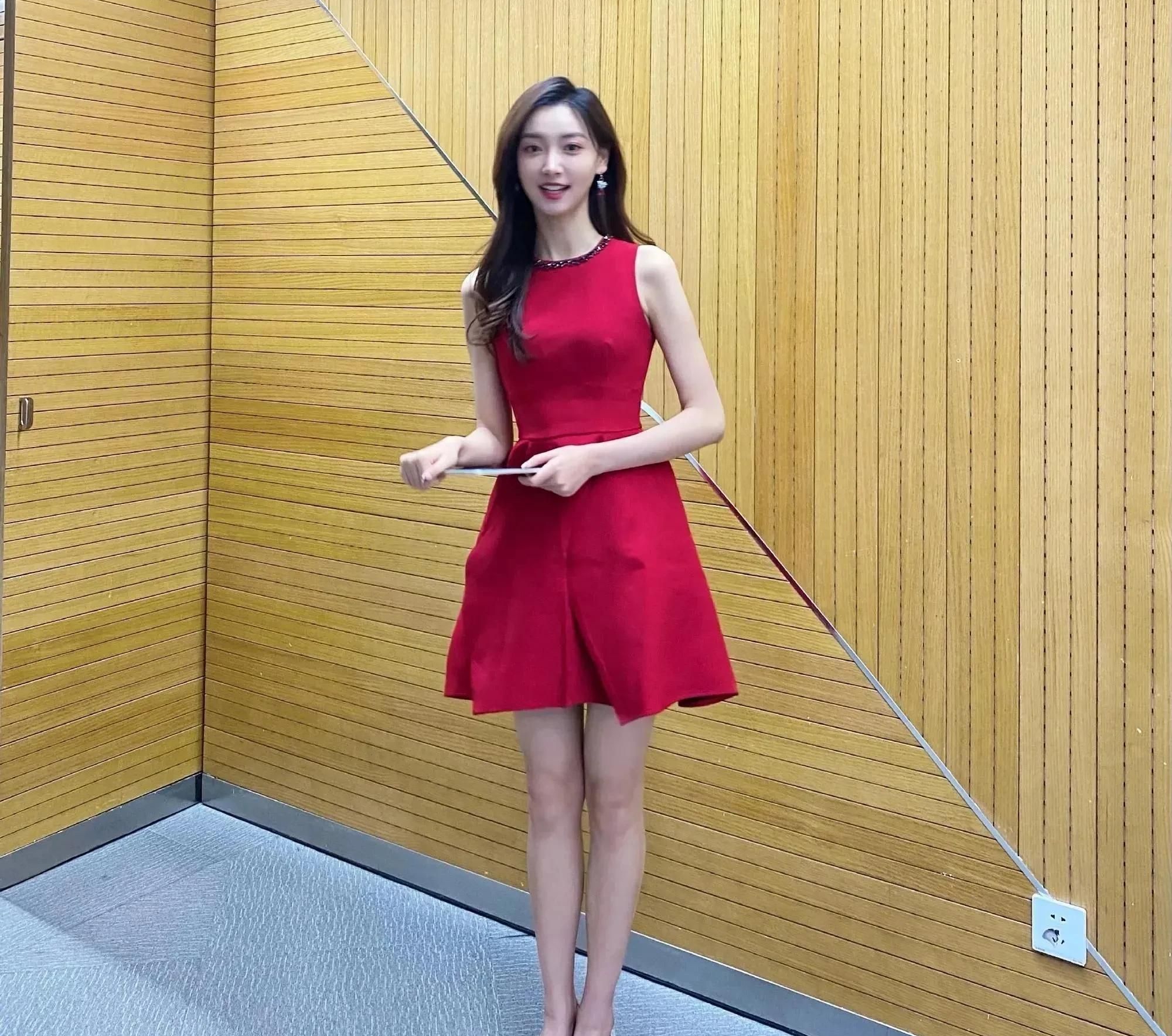 气质女神金佳悦写真,美丽大气!__财经头条