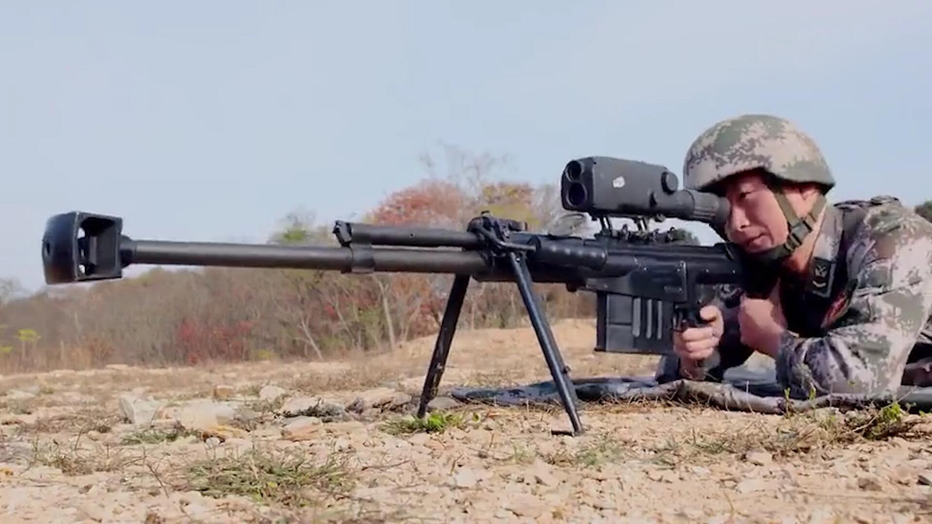 强大的10式12.7毫米狙击步枪,却奈何不了一款国产支撑体防爆胎!