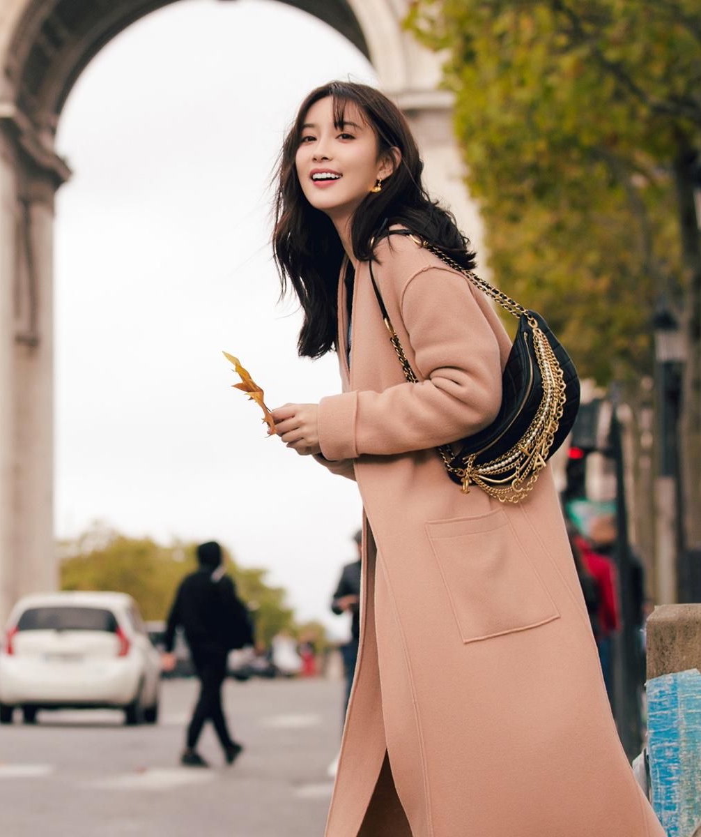 孟子义时尚风衣街拍,美艳动人!__财经头条