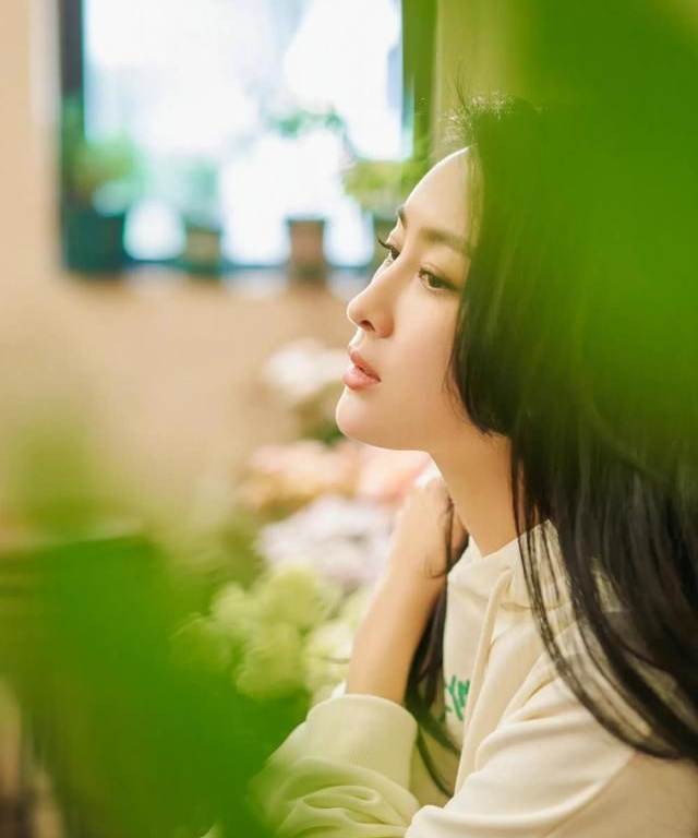 马苏生活照美丽依旧,楚楚可人!__财经头条