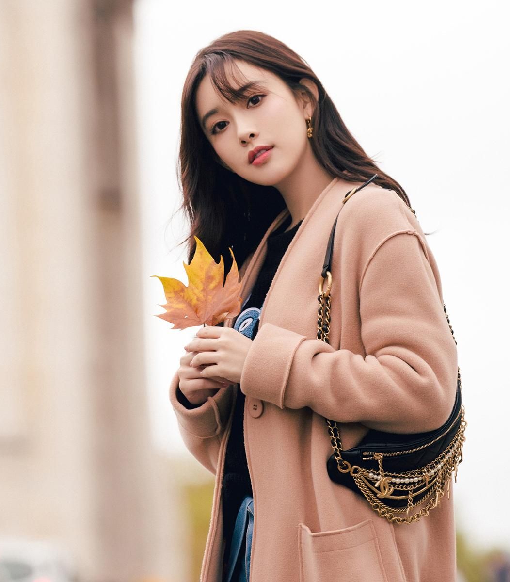 孟子义时尚风衣街拍,美艳动人!__财经头条