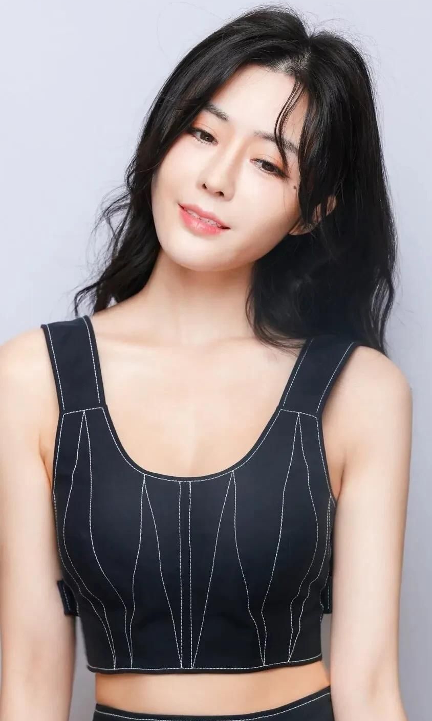 汤晶媚高清魅力写真,优雅灵动!__财经头条