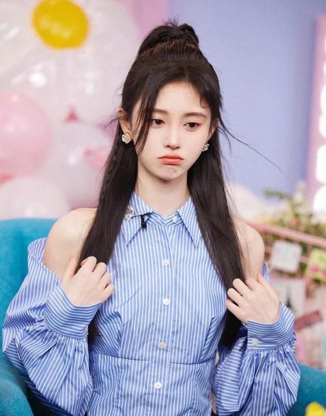 鞠婧祎梳高马尾甜美可人!__财经头条