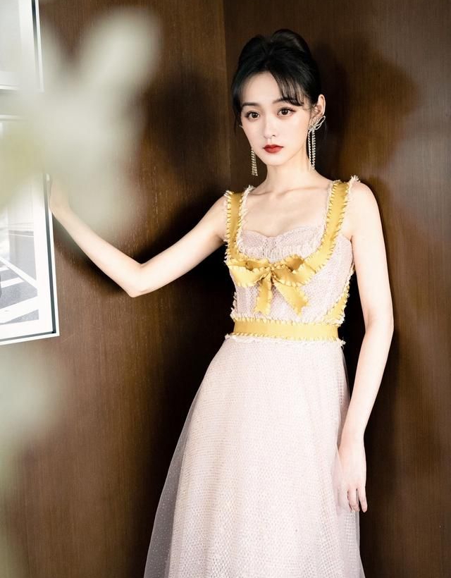 何泓姗,白色长裙写真!_高清图集_新浪网