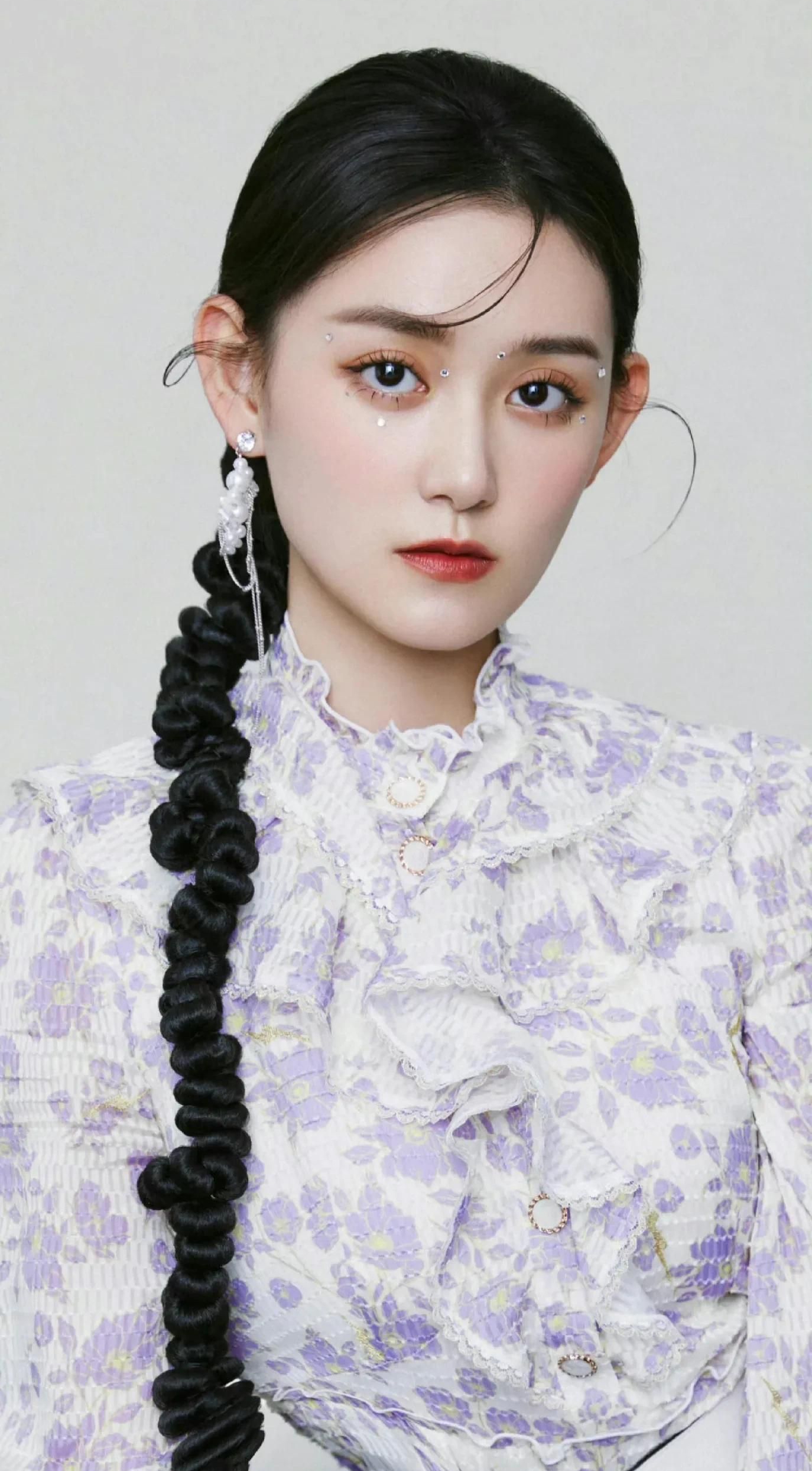 青春靓丽的蒋依依,惊艳迷人,甜美可爱的写真照!