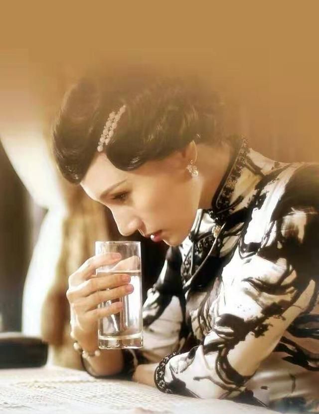 袁泉旗袍造型,美艳动人!__财经头条