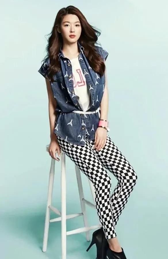 金智贤高清冷艳写真,优雅迷人!__财经头条