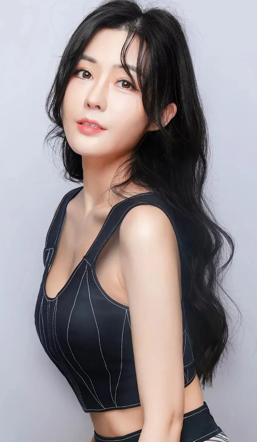 汤晶媚高清魅力写真,优雅灵动!__财经头条