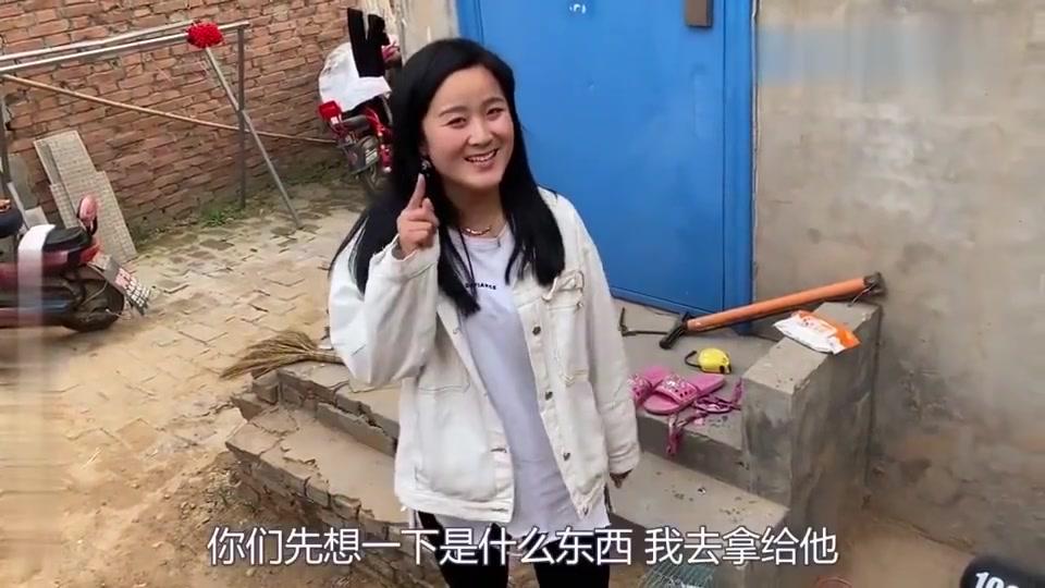 农村姑娘给相亲对象买了一个甜蜜小礼物放车里用,小伙为啥脸红?