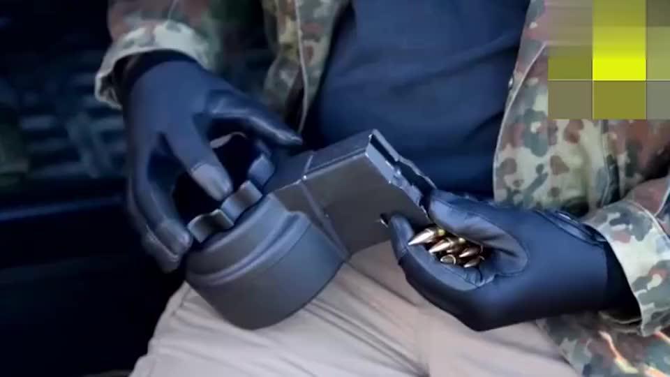 scar-h战斗突击步枪弹鼓加弹射击,性能不比ak系列差!