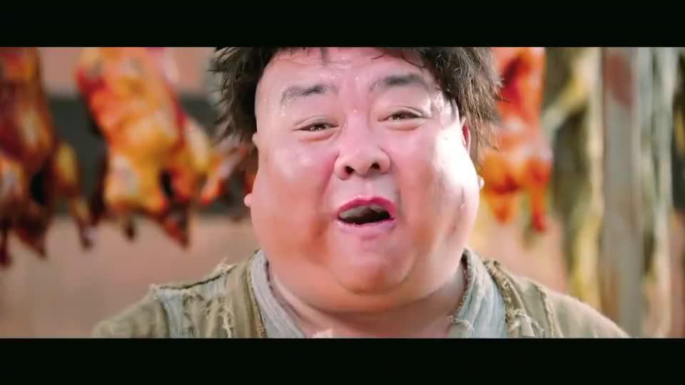 唐僧的师父吃鹅腿不给钱,老板娘气的追着满街跑,太搞笑了!