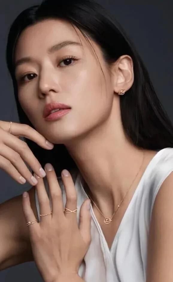 金智贤高清冷艳写真,惊艳迷人!__财经头条