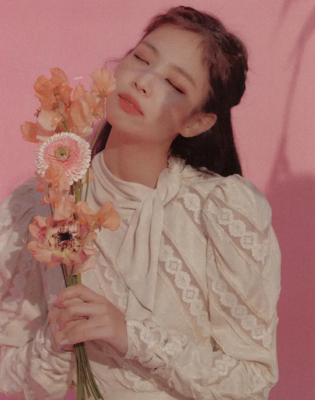 金智妮美照楚楚可人