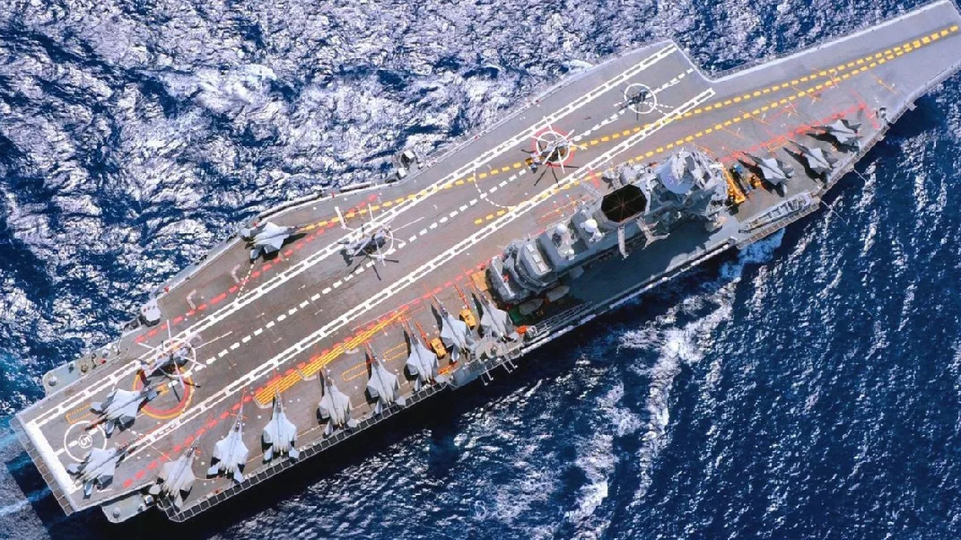 耀武扬威!美国双航母编队以作战状态游弋菲律宾海