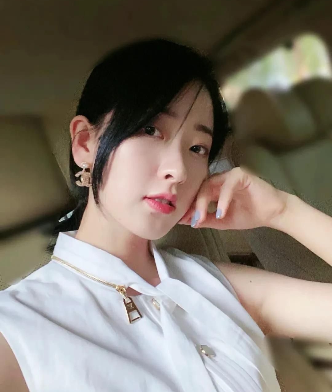 何雨虹高清淡雅时尚写真,优雅迷人!_高清图集_新浪网