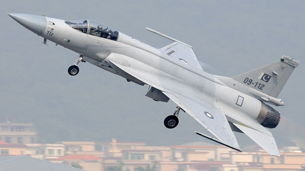 枭龙战机全新宣传片,镜头感丝毫不输f35