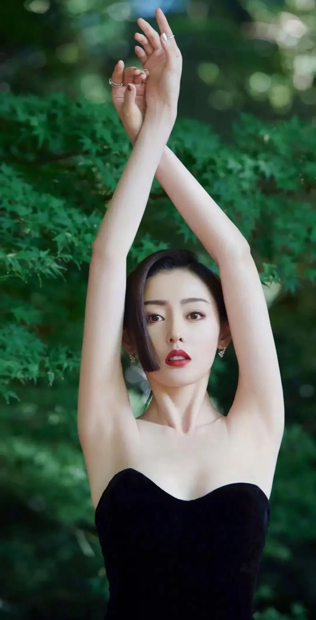 气质优雅的张天爱,美艳动人,魅力无限的写真照!