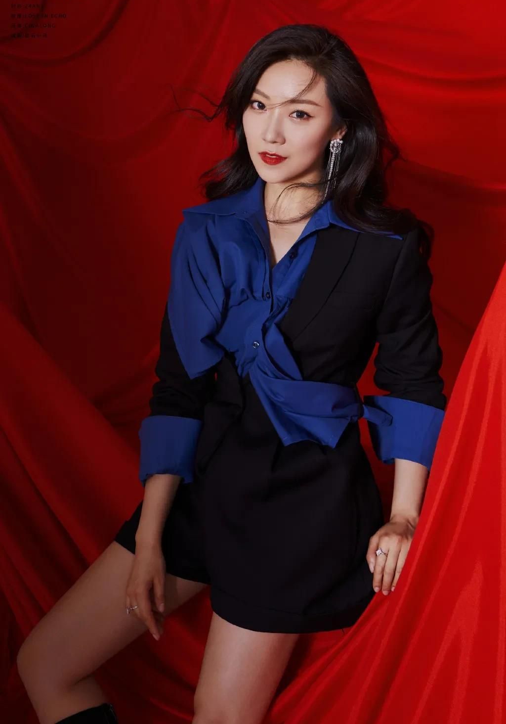 菅纫姿:优雅娴静,妩媚动人!