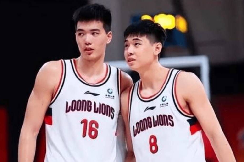 CBA快讯:何佳轩引多方争抢!焦泊乔被曝离队,岳鹏飞想回辽宁|CBA|岳鹏飞|离队_新浪新闻