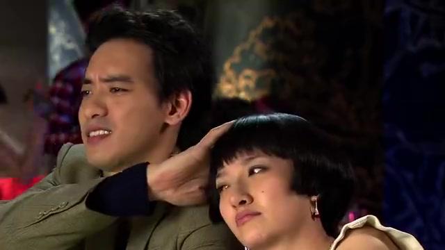 恋恋不忘:大叔来到酒吧,看到跃琦靠在向峻身上,不禁生气了