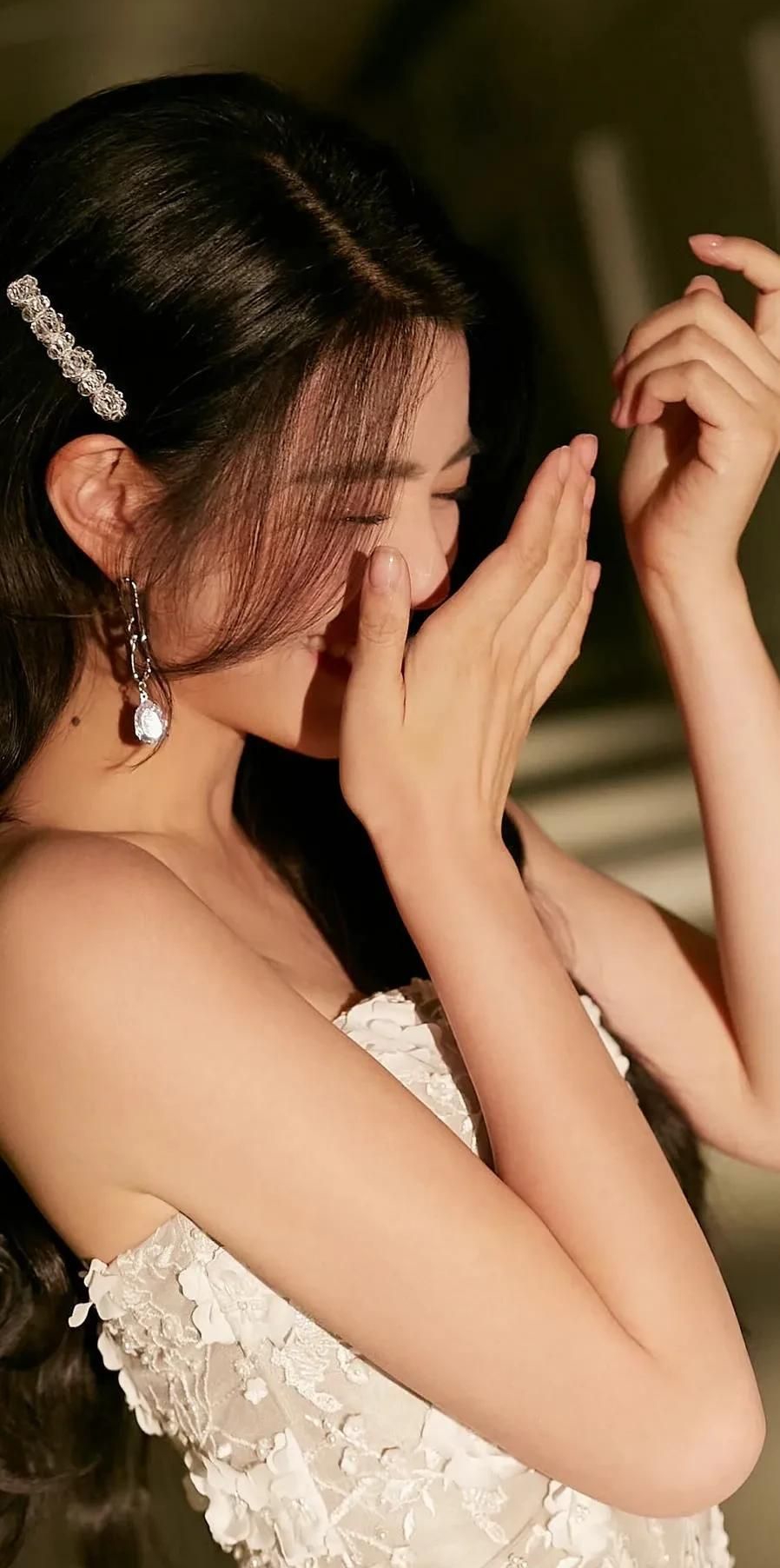 陈妍希明眸善睐俏丽写真,美艳动人!_高清图集_新浪网